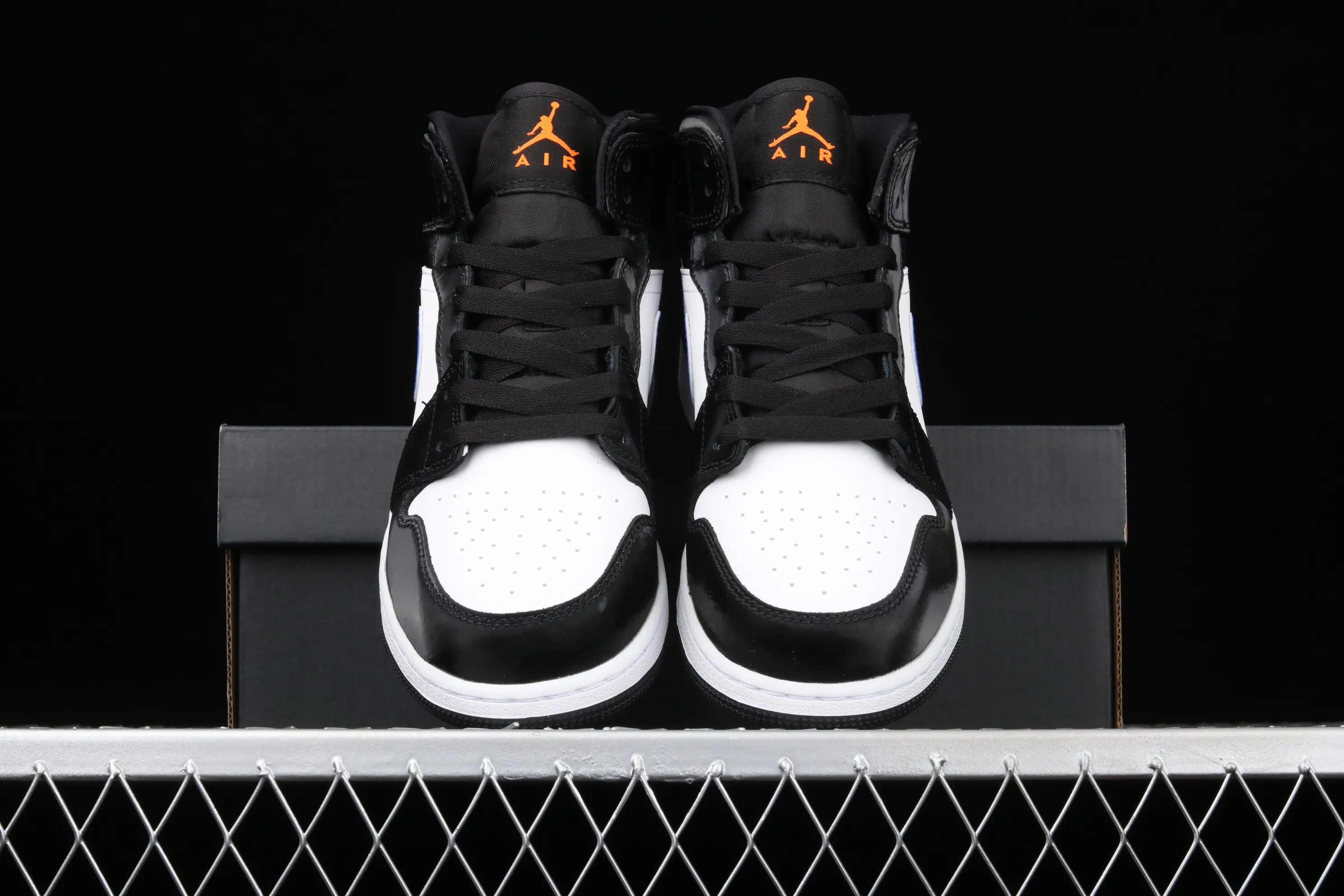 All Categories Air Jordan Jordan Series Basketball Shoes Air Jordan 1 Mid Special Price G Version Pure Original Air Jordan 1 Mid GS AJ1 Joe 1 Blue Panda China Basketball Shoes 554725-084
